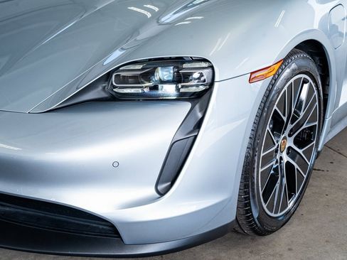 Used 2024 Porsche Taycan image 12