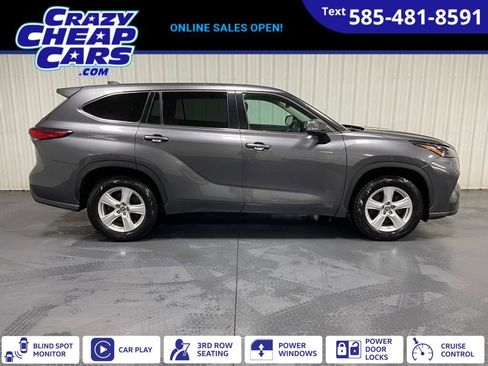 Used 2022 Toyota Highlander LE image 1