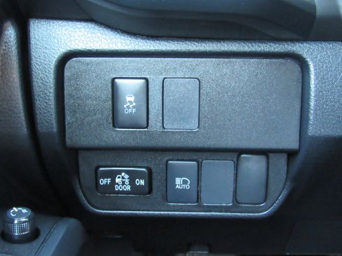 Used 2022 Toyota Tacoma SR image 16
