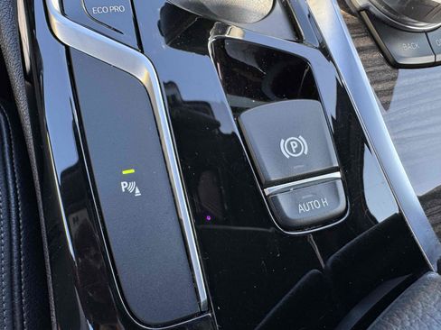 Used 2018 BMW 530i w/ Premium Package image 31