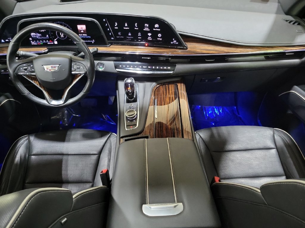 Used 2021 Cadillac Escalade Premium Luxury AWD/4WD image 26