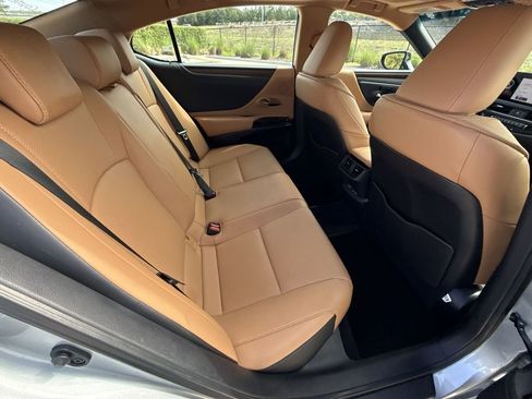 Used 2025 Lexus ES 350 w/ Premium Package FWD image 17