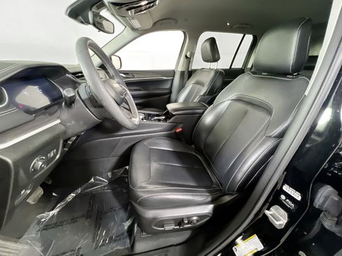 Used 2023 Jeep Grand Cherokee Limited AWD/4WD image 21