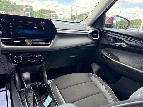Used 2024 Chevrolet TrailBlazer LT w/ Convenience Package FWD image 22