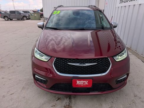 Used 2023 Chrysler Pacifica Limited image 33
