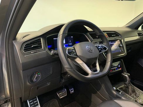 Used 2022 Volkswagen Tiguan SE R-Line image 16
