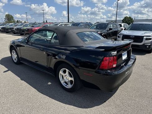 Used 2004 Ford Mustang Convertible RWD image 3