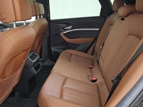 Used 2022 Audi e-tron Premium Plus w/ Premium Plus Package image 13