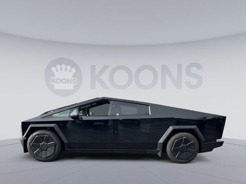 Used 2024 Tesla Cybertruck AWD Crew Cab image 2