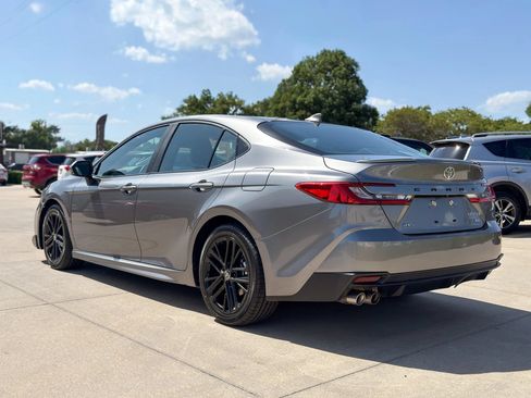 Used 2025 Toyota Camry SE FWD image 5