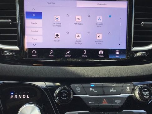 Used 2025 Chrysler Pacifica Select image 12