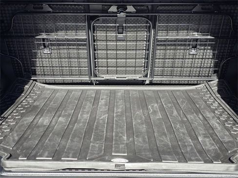 Used 2024 Land Rover Defender 110 X-Dynamic SE image 23