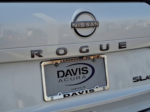 Used 2024 Nissan Rogue SL w/ SL Premium Package image 35