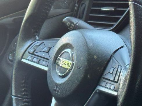 Used 2020 Nissan Rogue SV FWD image 10