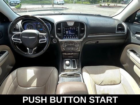 Used 2018 Chrysler 300 Limited RWD image 9