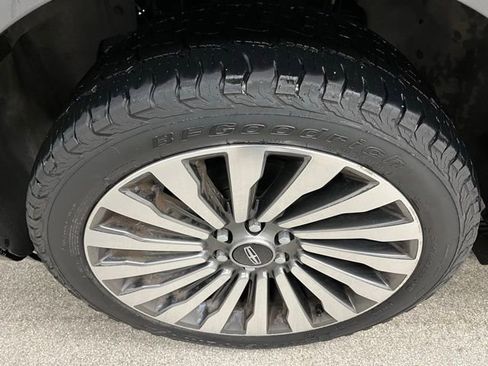 Used 2018 Lincoln Navigator L Reserve AWD/4WD image 15