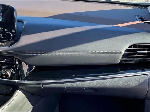 Used 2022 Nissan Rogue SL w/ SL Premium Package image 15