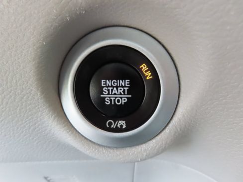 Used 2024 Chrysler Pacifica Touring-L FWD image 11
