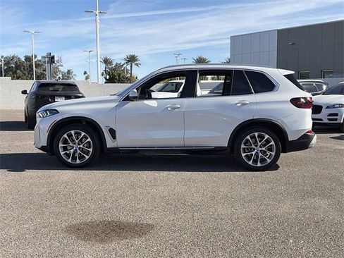 Used 2024 BMW X5 xDrive40i w/ Premium Package image 9