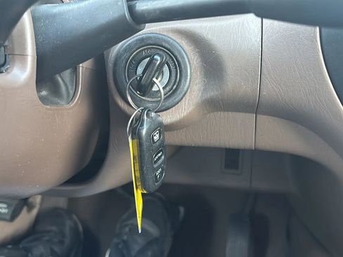 Used 2002 Toyota Sequoia SR5 image 48