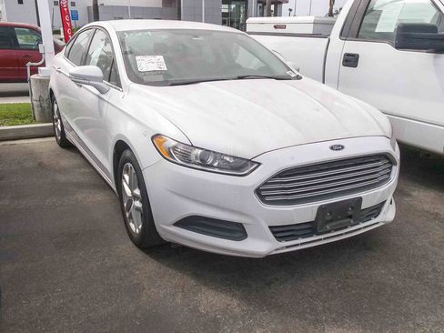 Used 2014 Ford Fusion SE FWD image 3