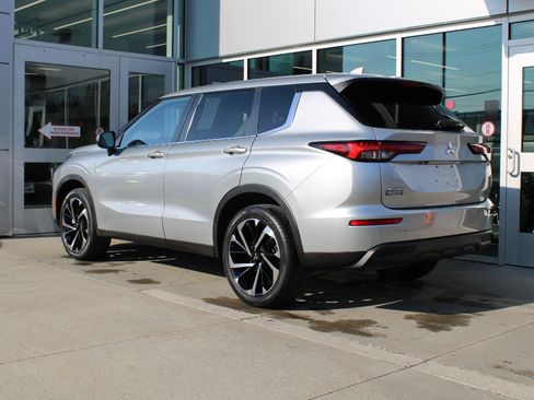 Used 2022 Mitsubishi Outlander ES AWD/4WD image 4