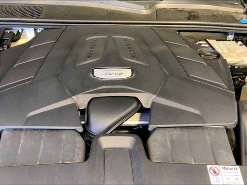Used 2023 Porsche Cayenne Platinum Edition AWD/4WD image 32