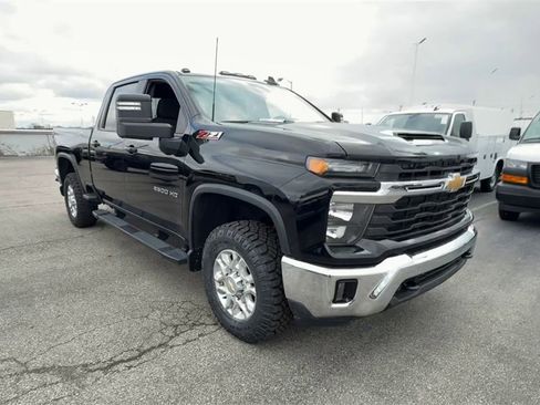 Used 2024 Chevrolet Silverado 2500 LT image 2