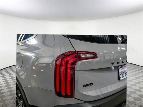 Certified 2022 Kia Telluride SX w/ Nightfall Edition Package image 8