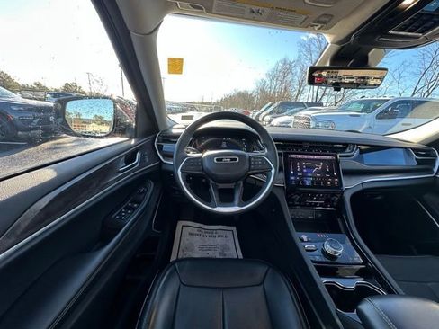 Used 2022 Jeep Grand Cherokee Limited 4xe w/ Luxury Tech Group II image 17