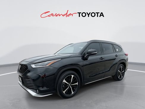 Certified 2021 Toyota Highlander XSE FWD image 1
