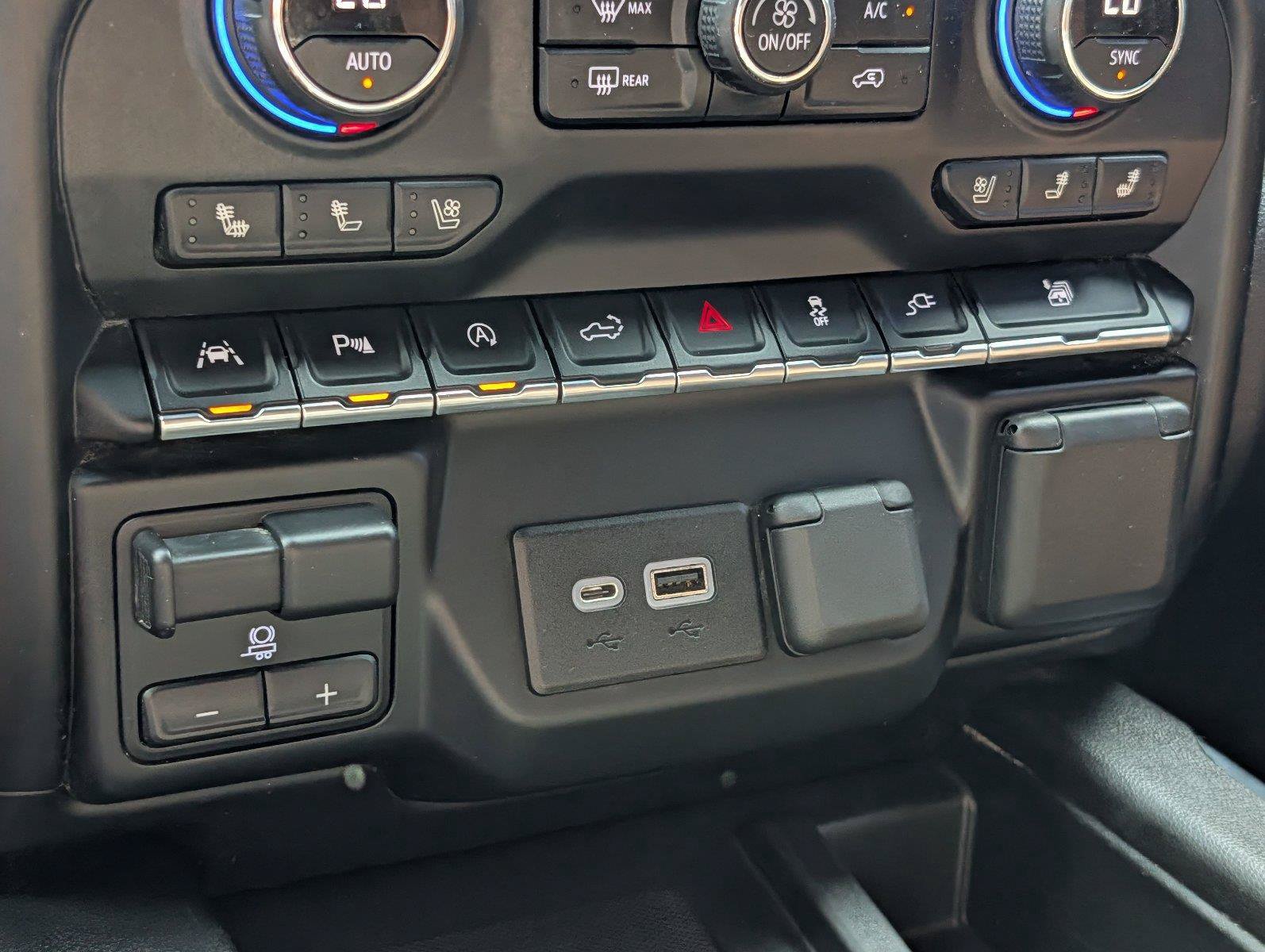 Used 2020 Chevrolet Silverado 1500 High Country w/ Technology Package AWD/4WD image 22
