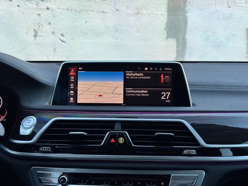 Used 2020 BMW 750i xDrive w/ M Sport Package AWD/4WD image 25