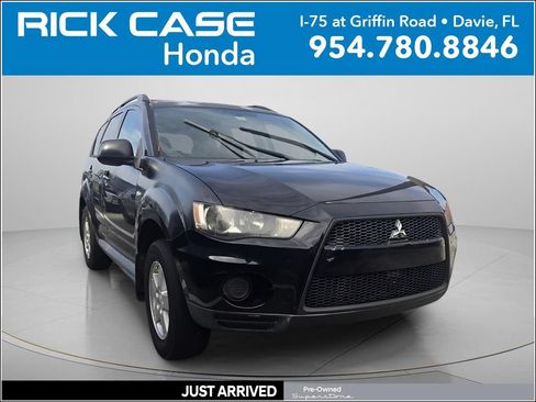 Used 2010 Mitsubishi Outlander ES FWD image 1