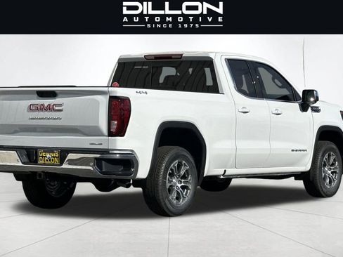 Used 2025 GMC Sierra 1500 SLE w/ Preferred Package AWD/4WD image 4