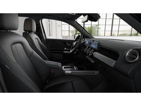 Certified 2025 Mercedes-Benz GLB 250 image 4