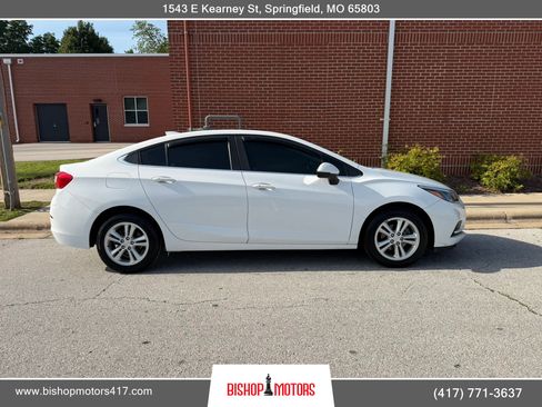 Used 2018 Chevrolet Cruze LT w/ Convenience Package FWD image 7