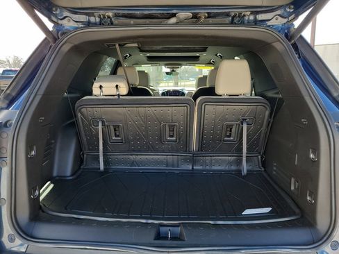 Used 2023 Chevrolet Traverse LT w/ LT Premium Package image 8