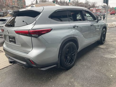 Used 2020 Toyota Highlander LE image 4