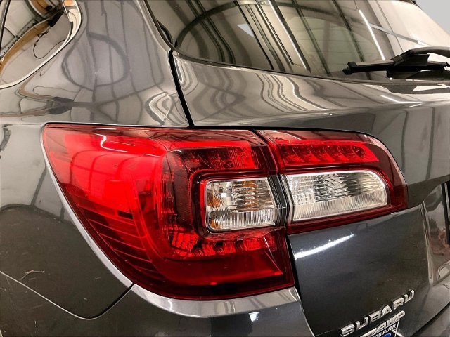 Used 2018 Subaru Outback 2.5i Premium AWD/4WD image 29