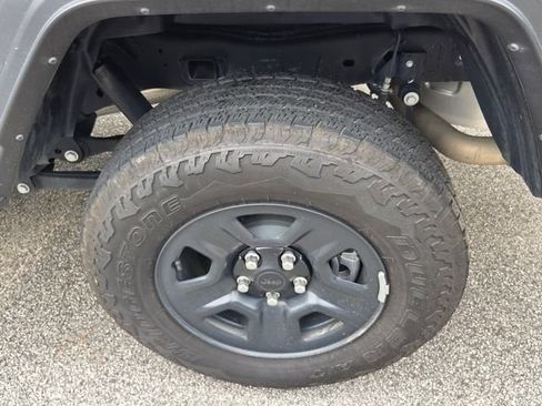 Used 2024 Jeep Gladiator Sport AWD/4WD image 7
