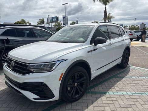 Used 2023 Volkswagen Tiguan SE R-Line image 3