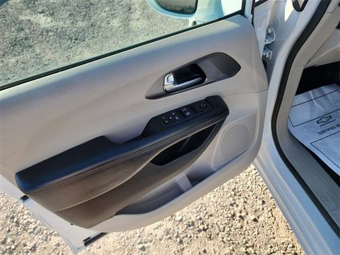 Used 2020 Chrysler Pacifica Touring image 18