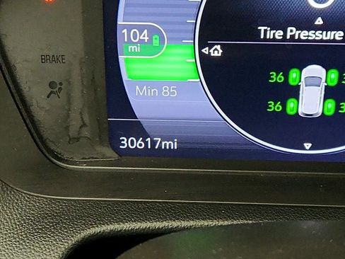 Used 2022 Chevrolet Bolt EUV LT w/ Convenience Package image 13