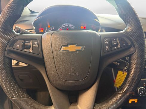 Used 2021 Chevrolet Trax LT FWD image 13