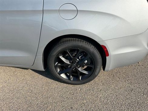 New 2026 Chrysler Pacifica Select w/ S Appearance Package image 8