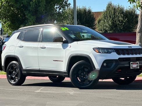 Used 2024 Jeep Compass Trailhawk AWD/4WD image 2