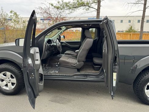 Used 2012 Nissan Frontier SV image 23