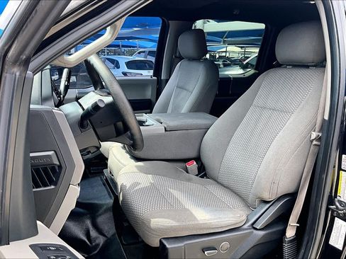 Used 2017 Ford F250 XLT w/ XLT Premium Package AWD/4WD image 7