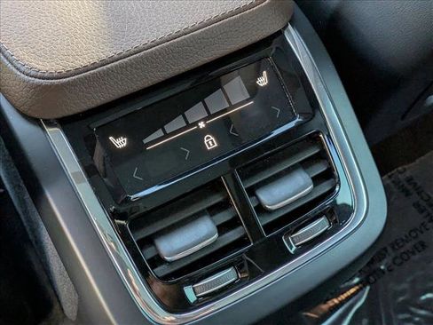 Used 2022 Volvo XC90 T6 Momentum w/ Advanced Package image 18